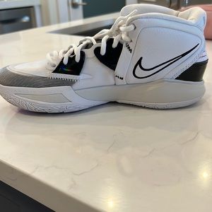 Nike Kyrie Infinity
